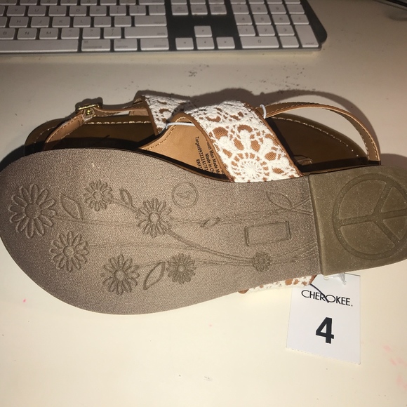 Cherokee Girl's Fern Thong Sandals in Ivory - Picture 3 of 5